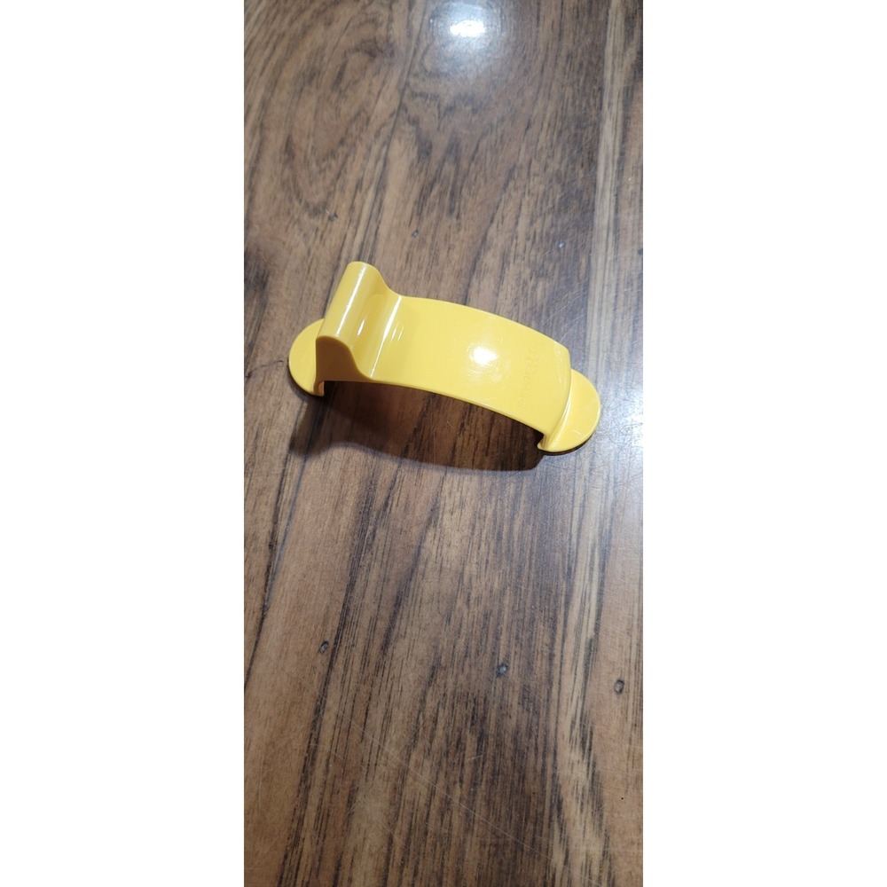 Tupperware 2550a - Leak Proof Travel Covers for MunchKids Sipper Cups - Yellow